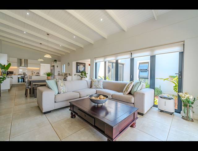 2 BEDROOM TOWNHOUSE FOR SALE IN SHAKAS ROCK